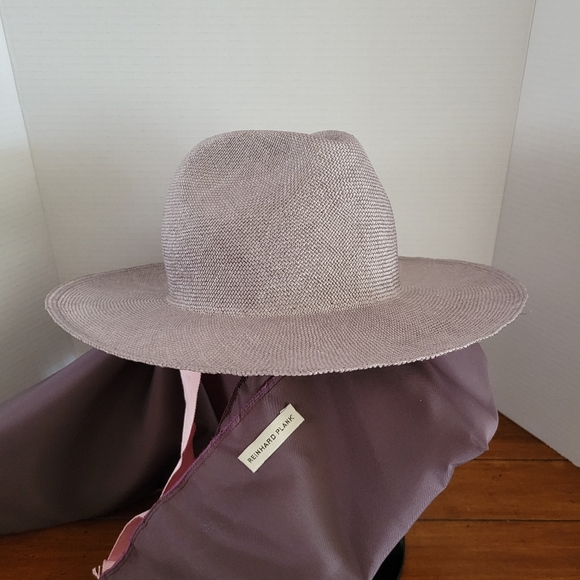 Hat (Ladies) - Picture 1 of 6